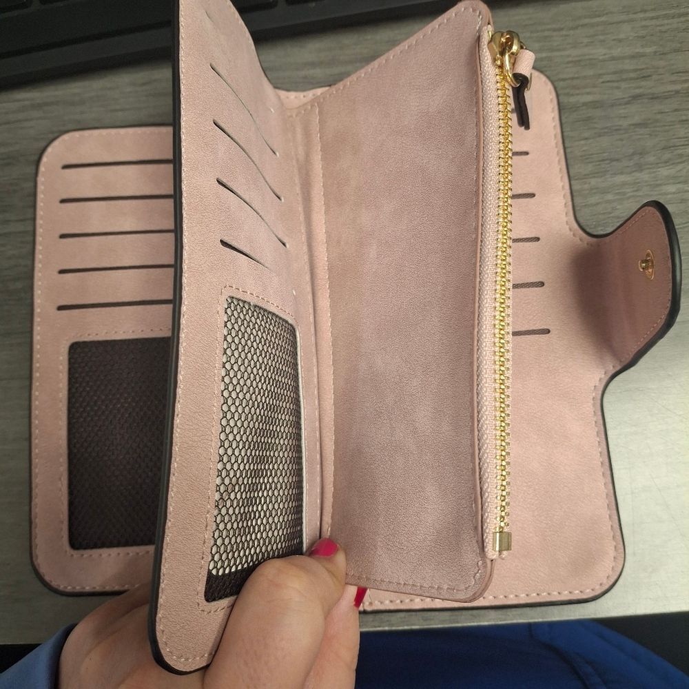Hello Kitty Light Pink Wallet- New - Picture 6 of 6